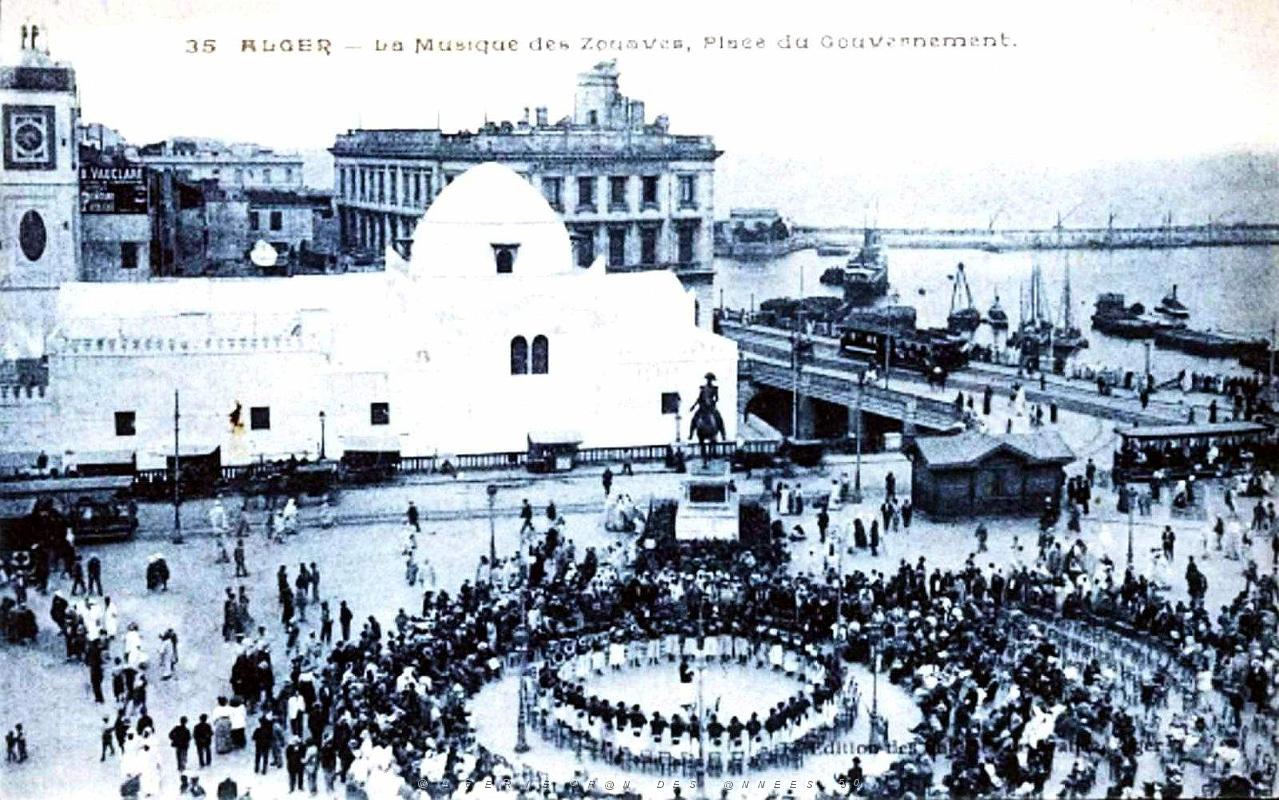 Alger - Place du Gouvernement - Musique des Zouaves.jpg